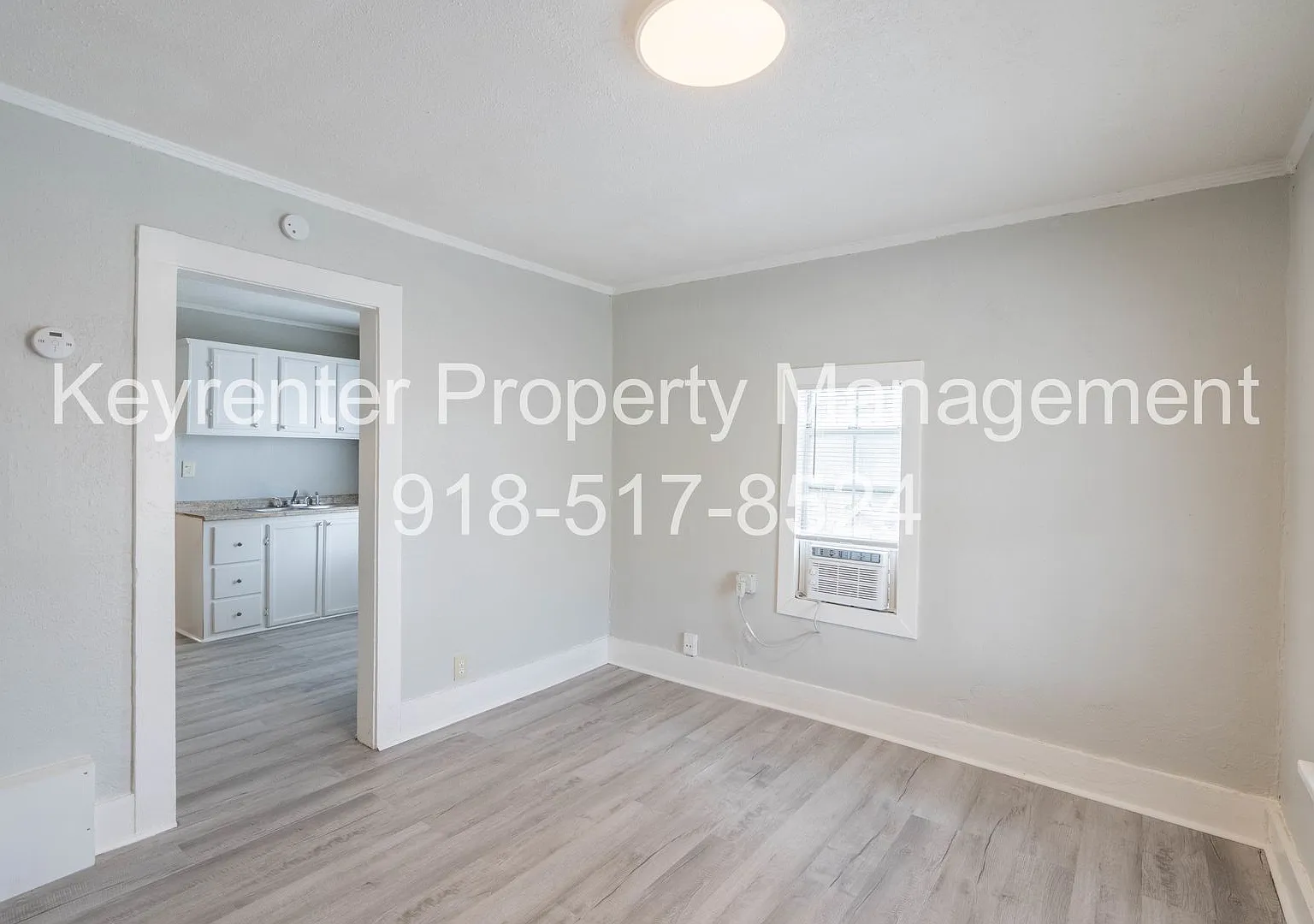 E 7th St Duplex — Photo 4