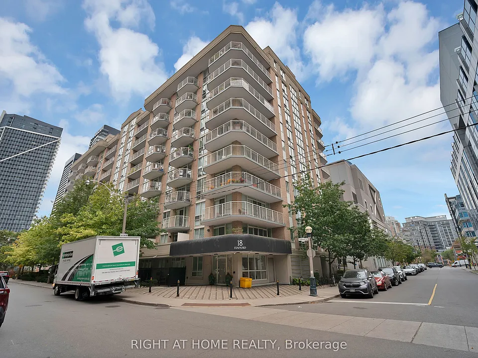 18 Stafford St #406