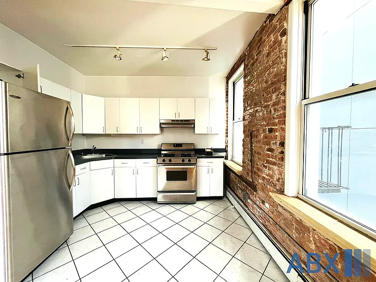 425 Keap St #4A — Photo 9