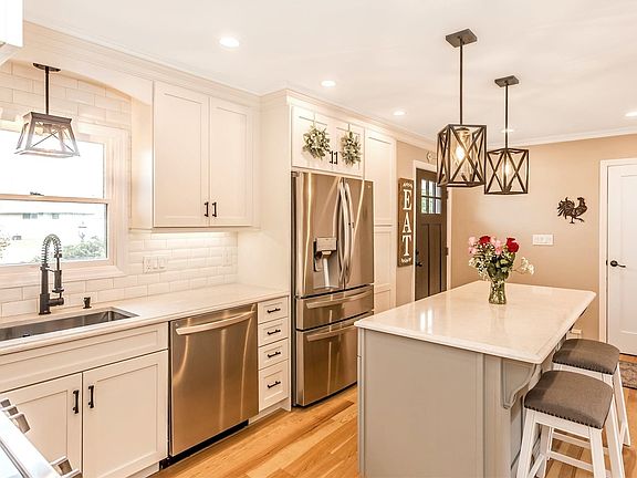 3rd image of 28 Rainbow Ln