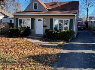 319 Bellevue Dr, Round Lake Park, IL 60073