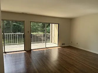 Flying Hills Apartments — Photo 16