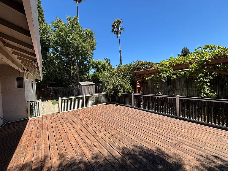 2102 California Dr — Photo 34