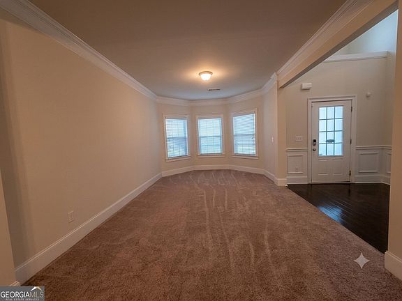 4th image of 165 Regency Pl
