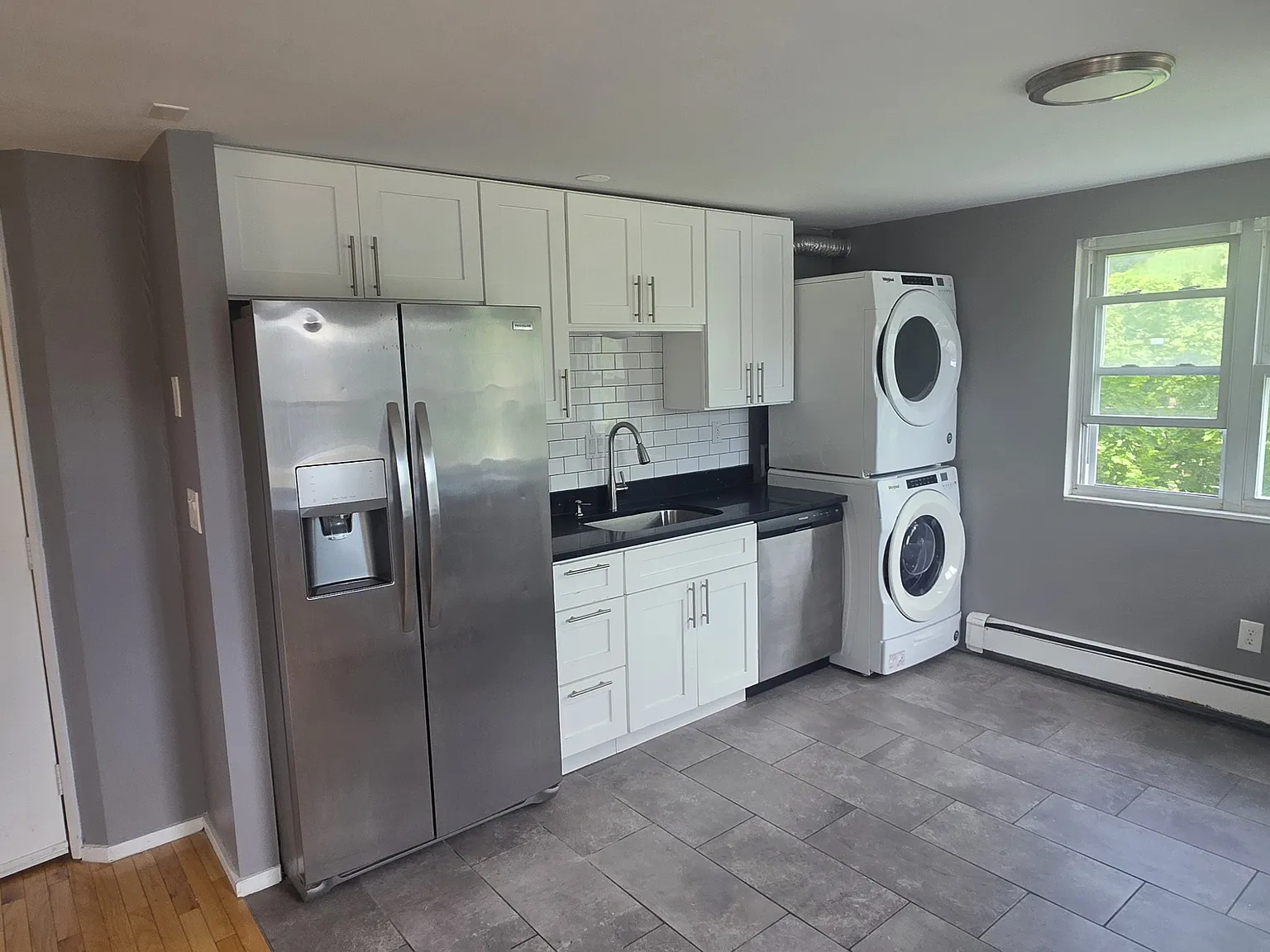 4 bed, 1600 sqft, $4,500 — Photo 1