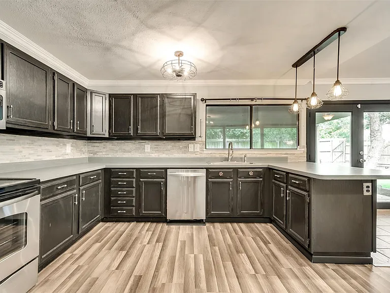 413 Redbud Dr — Photo 10