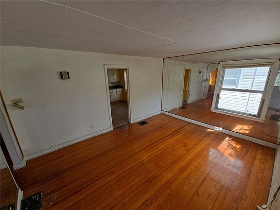 3rd image of 59 S Moss Ave