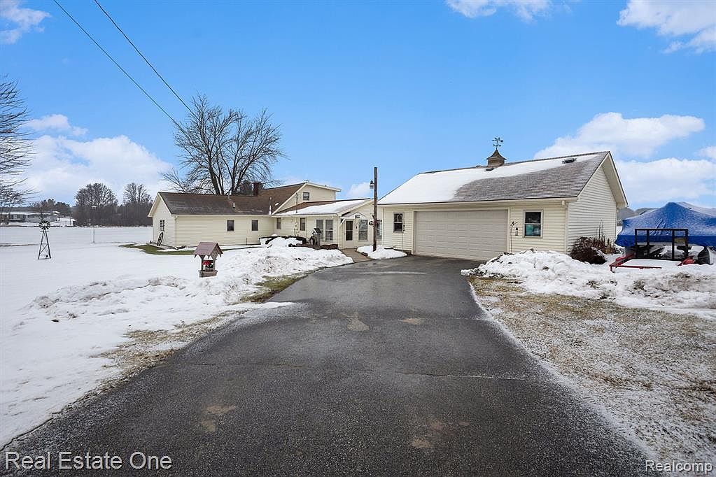 4518 1/2 Nipigon Dr, Gladwin, MI 48624 MLS 20240005475 Zillow