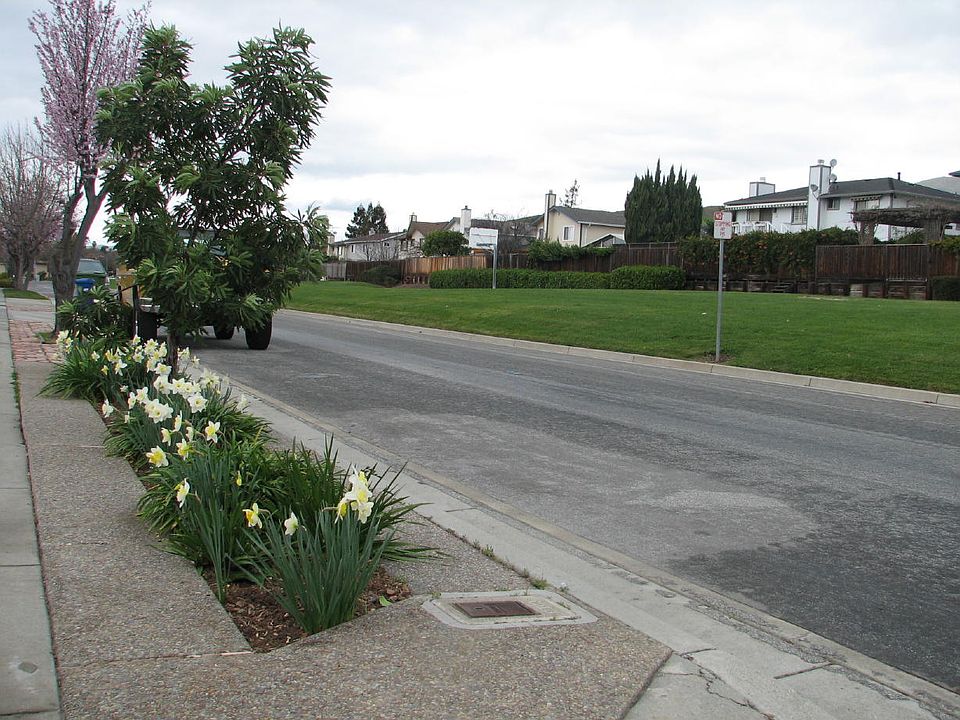 2nd image of 48879 Gamay Dr