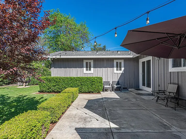 1323 Prentice Dr — Photo 16