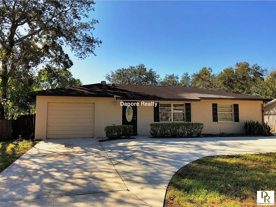 226 Loch Low Dr