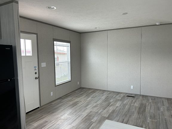 5th image of 317 Sterling Dr W