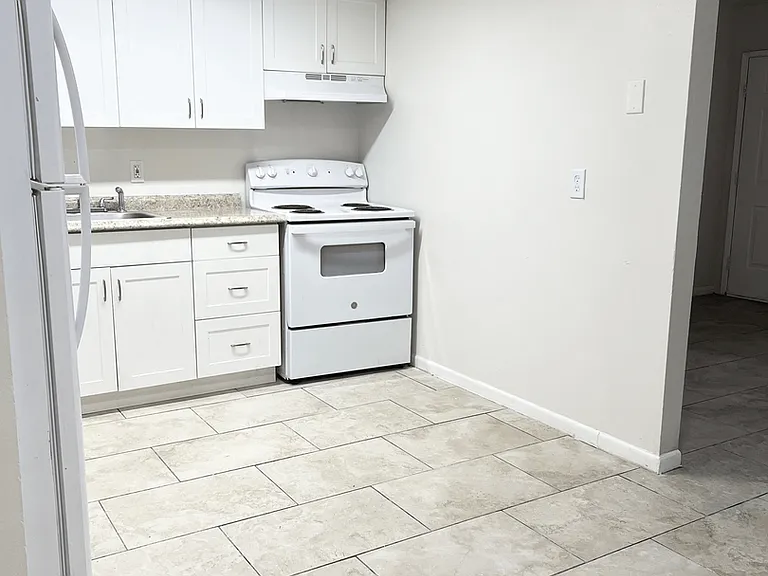 1911 N Haverhill Rd #11 — Photo 8