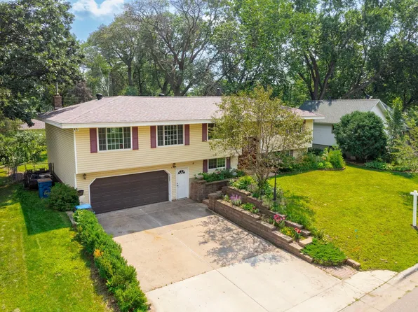 238 Aurora Ln, Circle Pines, MN 55014