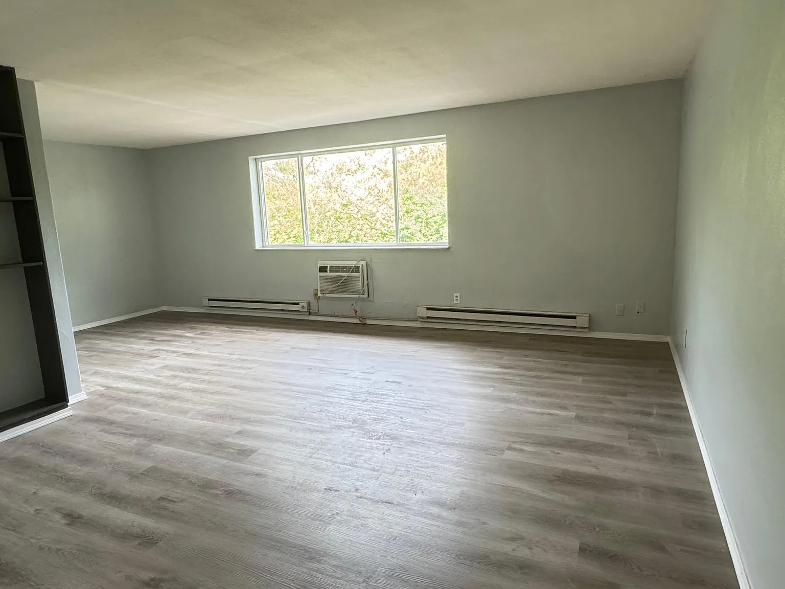 3401 Woodman Dr — Photo 4