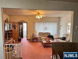3rd image of 271 Danforth Avenue