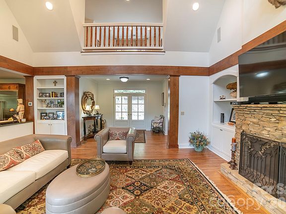 3rd image of 1513 Brentwood Pl