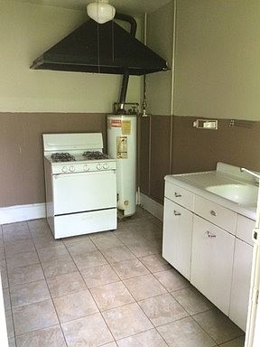 2nd image of 2432 Creswell Ave APT 3