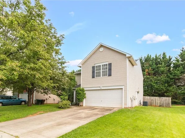 704 Peach Orchard Dr, Browns Summit, NC 27214