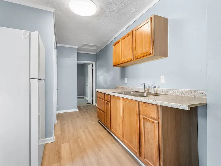 864 Bedford Ave — Photo 4