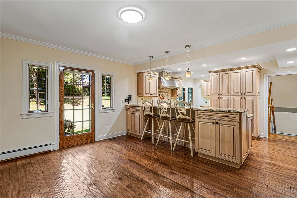 5 bed, 3.5 bath, 4000 sqft, $20,000 — Photo 4