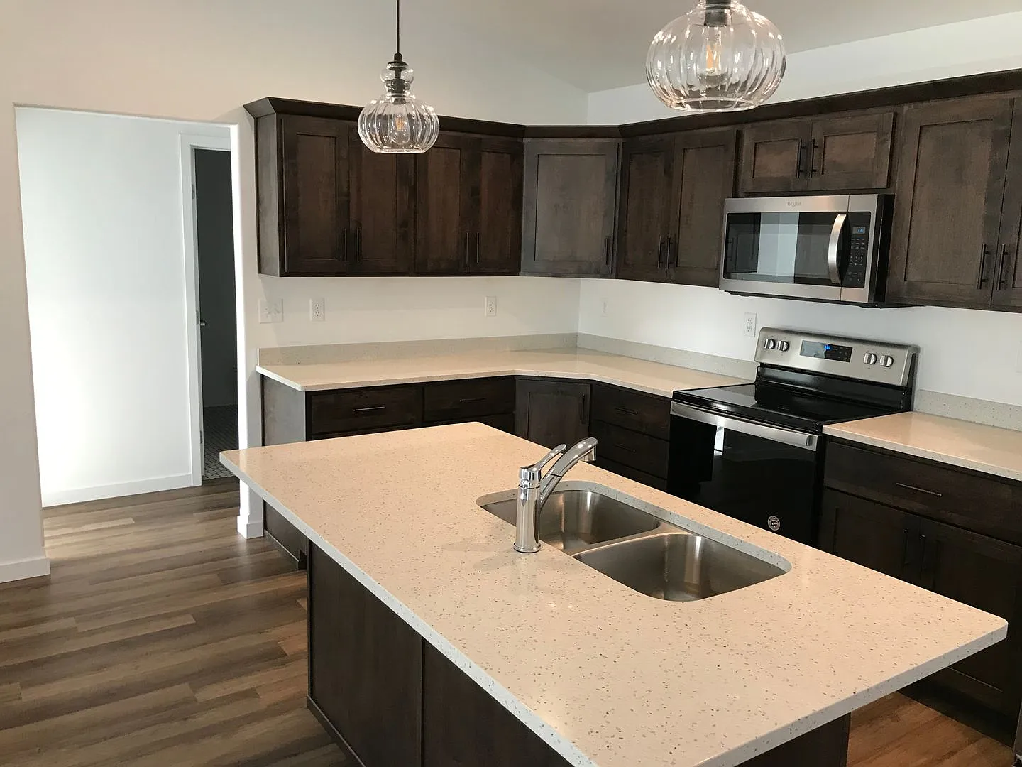 4 Bed 3 Bath Twin Home — Photo 3