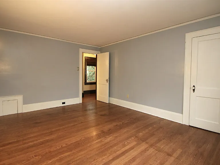 1044 N Main St — Photo 17