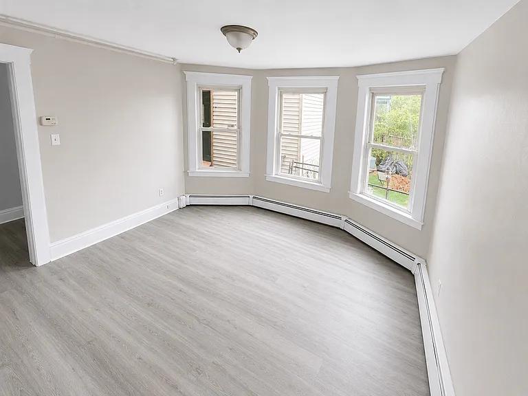 520 Schuyler Ave #BASEMENT — Photo 1