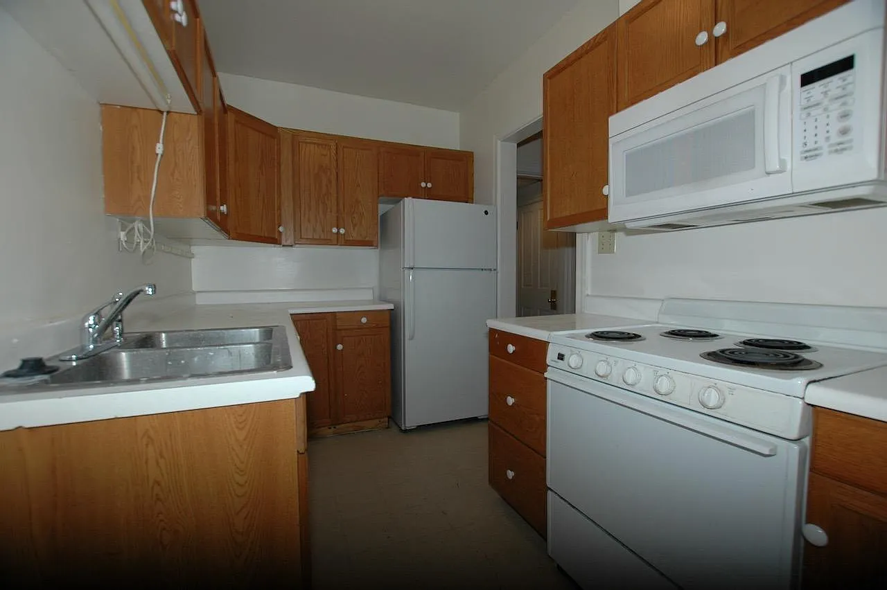 3 bed, 1000 sqft, $1,150 — Photo 2