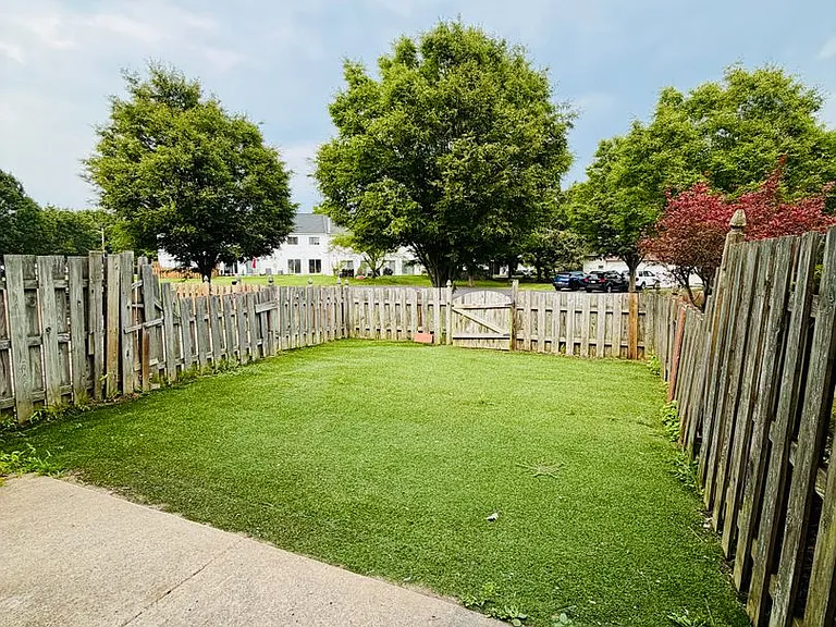 11 Saffron Dr — Photo 22