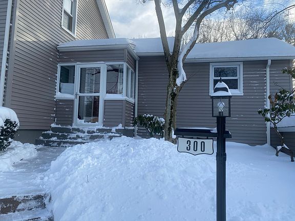 3rd image of 300 Charter Oak St #300
