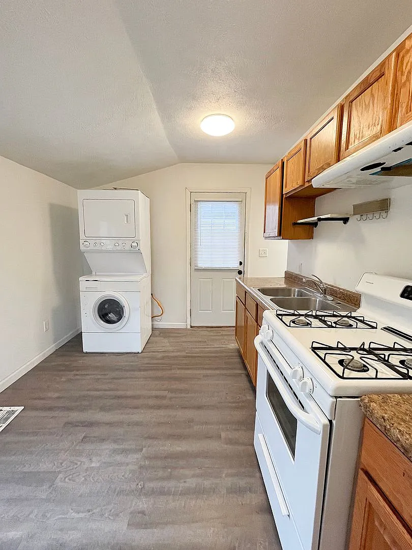Spacious 3 Bedroom Home — Photo 3