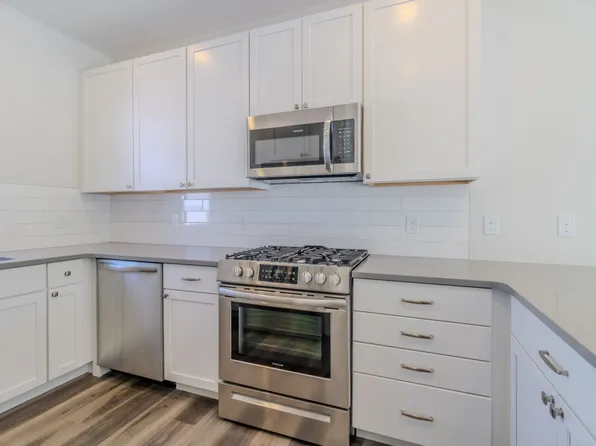 Premier Place II, 1502-60 Simsbury St #1502-2, Traverse City, MI 49686