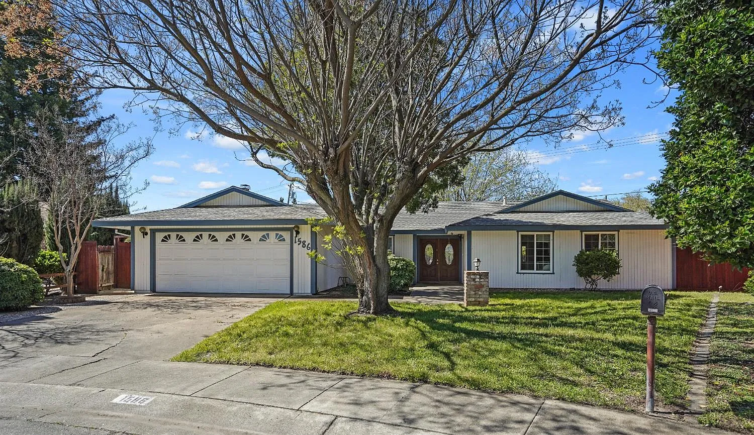 1586 Arroya Grande photo 1