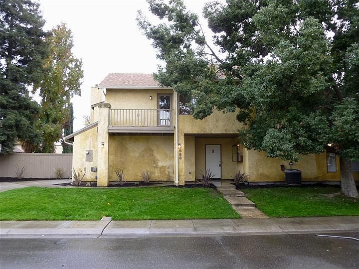 2nd image of 986 Camphor St