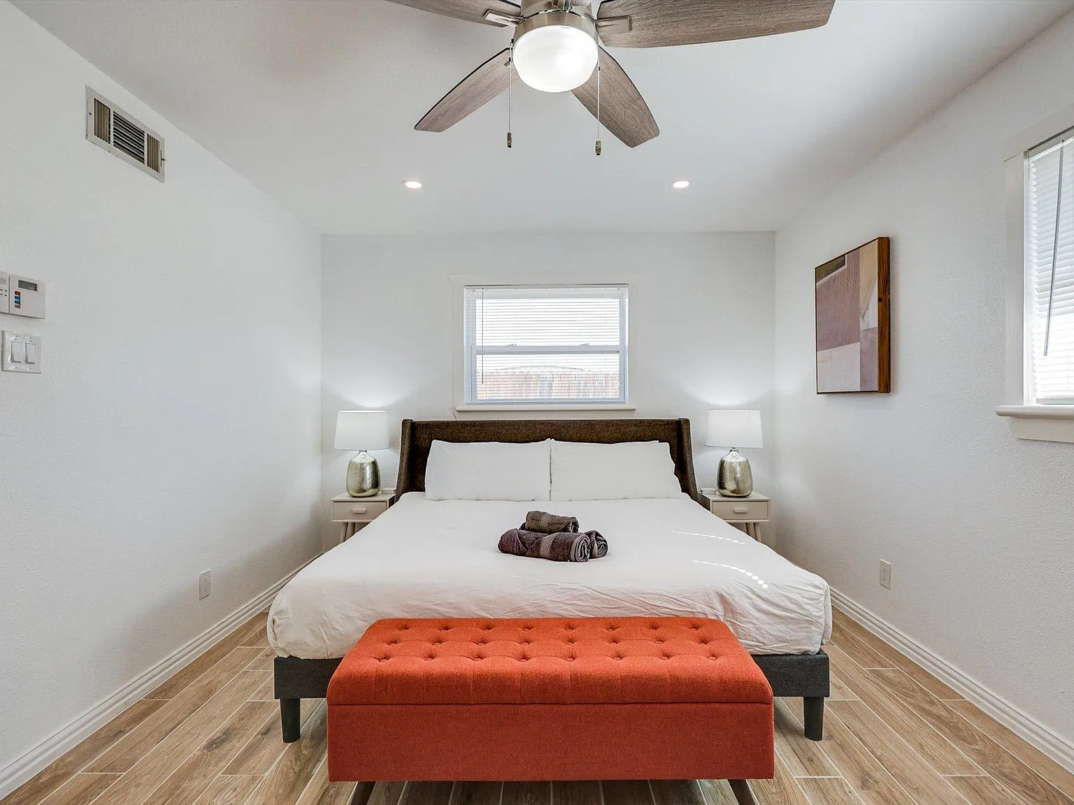5 bed, 2292 sqft, $9,750 — Photo 4