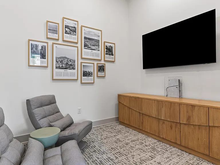 Postmaster Flats — Photo 28