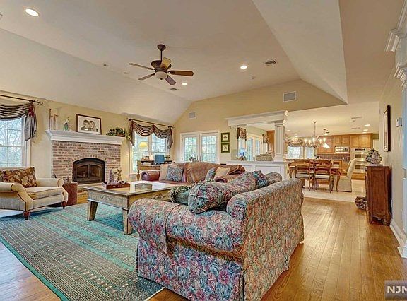 5th image of 557 Faletti Way