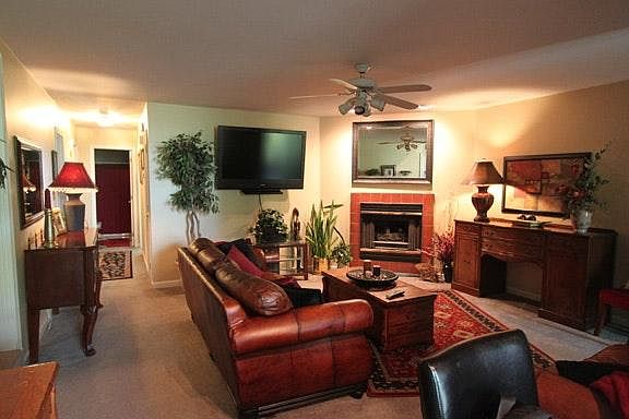 4th image of 4028 Palmetto Dr