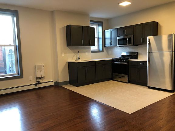4th image of 50 Atlantic St #11Y