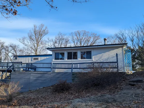 3710 Pine Island Dr, Holton, MI 49425