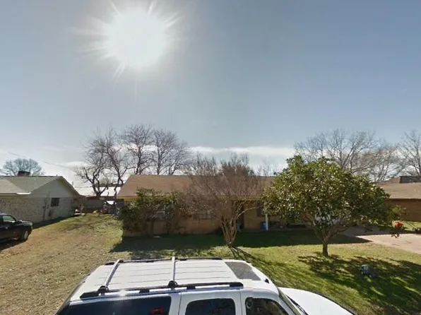 1908 W Point Tap Rd, Palestine, TX 75803