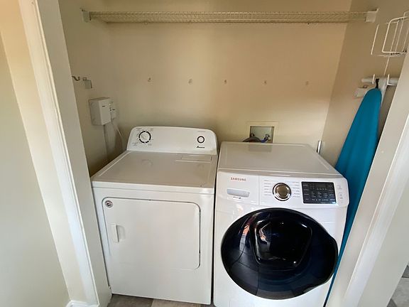 3rd image of 3124 Parkwood Ave
