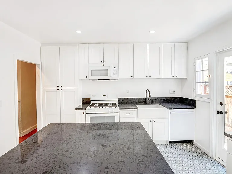 828 N Formosa Ave — Photo 4