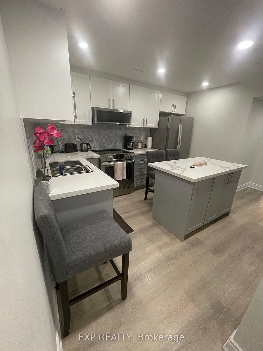 Building Photo - 138 Aylesbury Dr #BASEMENT