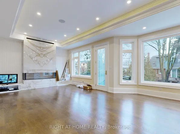 10 Jocelyn Cres, Toronto, ON M3B 1A2