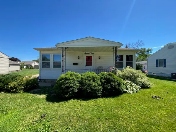 709 3rd St, De Witt, IA 52742