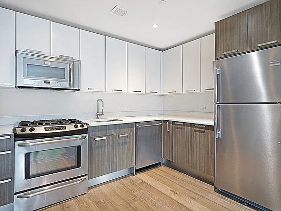 3rd image of 2614 Jackson Ave APT 14A