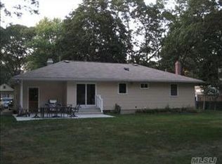 20 Brian St, Holbrook, NY 11741