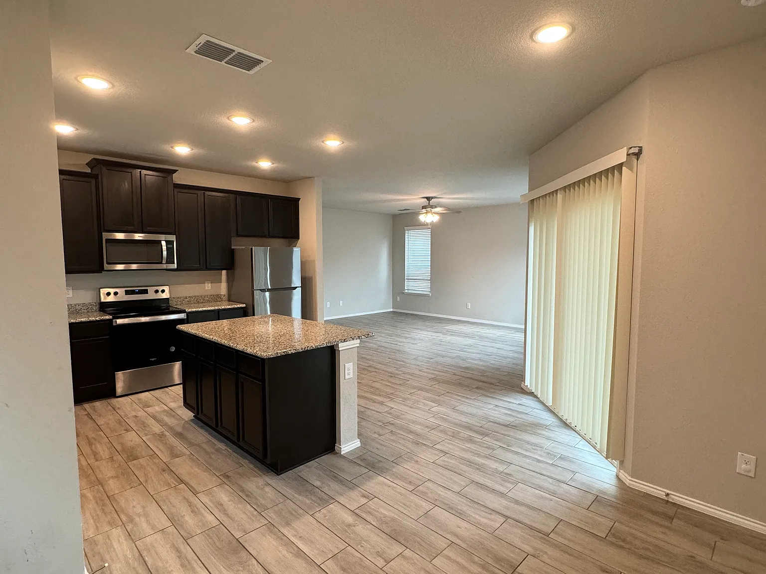 4 bed, 2061 sqft, $2,750 — Photo 3
